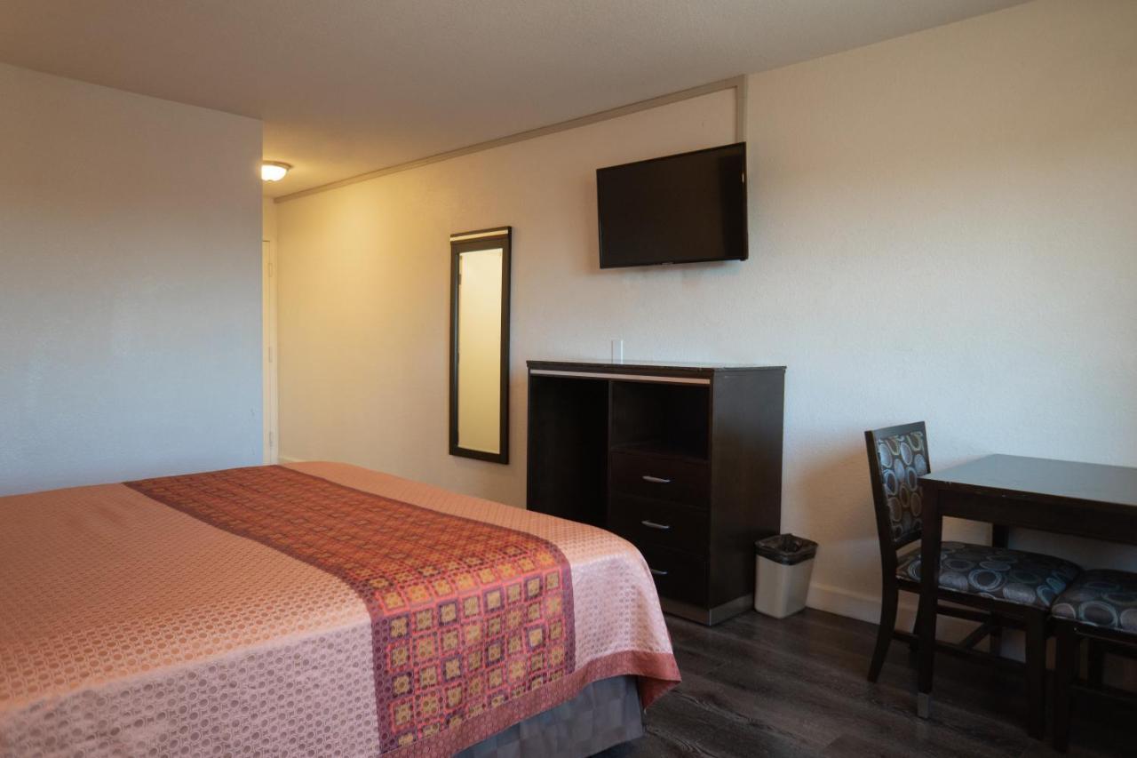 Maywood Inn Dış mekan fotoğraf